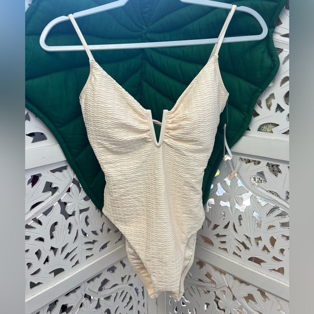 NWT Sanctuary Swim Sandbar solids V wire one piece ribbed swimsuit. Cream color.